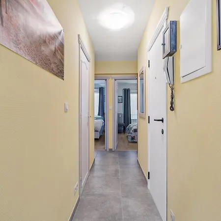 Lägenhet Cosy Near The Center *